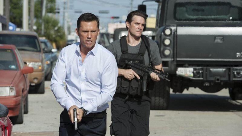 Michael Westen (Jeffrey Donovan, l.) – Bild: TVNOW /​ NBC Universal Entertainment Cable Group