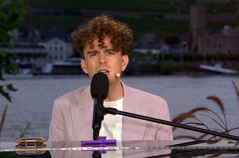 In diesem Spezial wird es musikalisch: Matthias Ningel, Kabarettist und Musiker, singt neben wortwitzigen Stand-ups die schönsten und witzigsten Lieder aus seinem aktuellen Programm – in dieser ungewöhnlichsten Comedy-Outdoor- Show im Südwesten. – Bild: SWR