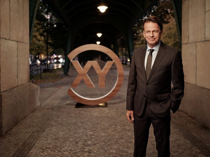Moderator Rudi Cerne. – Bild: ZDF und Tobias Schult