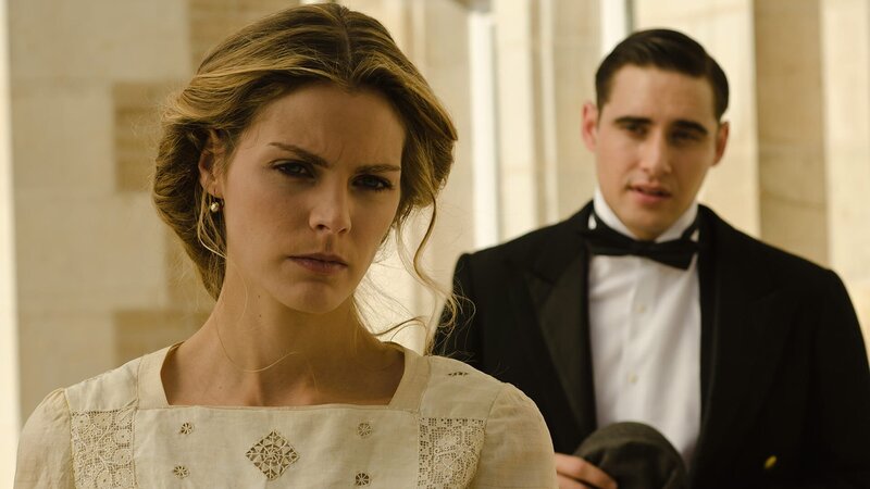 Alicia Alarcón (Amaia Salamanca) und Andrés (Llorenç González) – Bild: AXN White