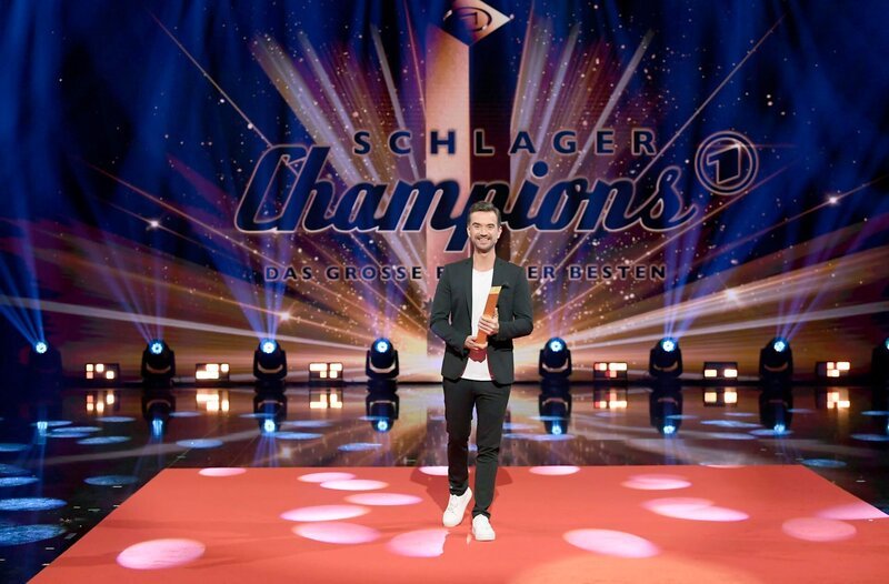 Florian Silbereisen präsentiert die Stars des Jahres. – Bild: Das Erste