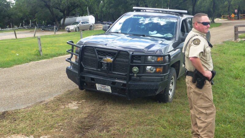 Game Warden Brandt Bernstein standing next to vehicle. – Bild: Discovery Communications