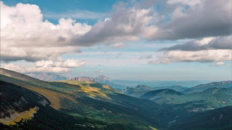 Berge der Pyrenäen – Bild: phoenix/​ZDF/​TATU FILMS & BAMBOO STUDIOS