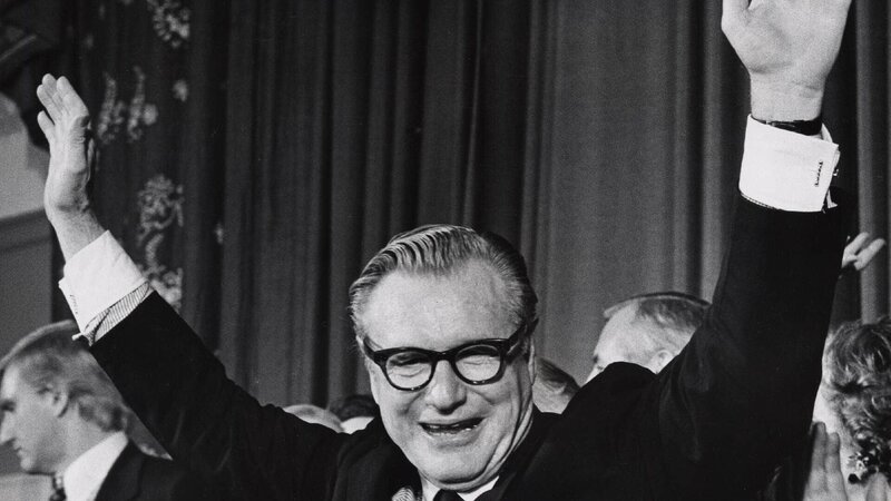 Nelson Rockefeller Die Verwendung des sendungsbezogenen Materials ist nur mit dem Hinweis und Verlinkung auf RTL+ gestattet. – Bild: RTL /​ Boat Rocker Rights