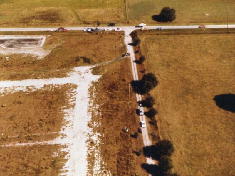 Straße von oben. – Bild: Crime + Investigation /​ A PENINSULA TELEVISION PRODUCTION