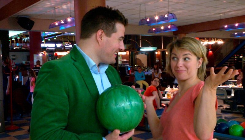 Sabine geht mit Daytrader Philipp bowlen. – Bild: MDR/​WDR/​tvision