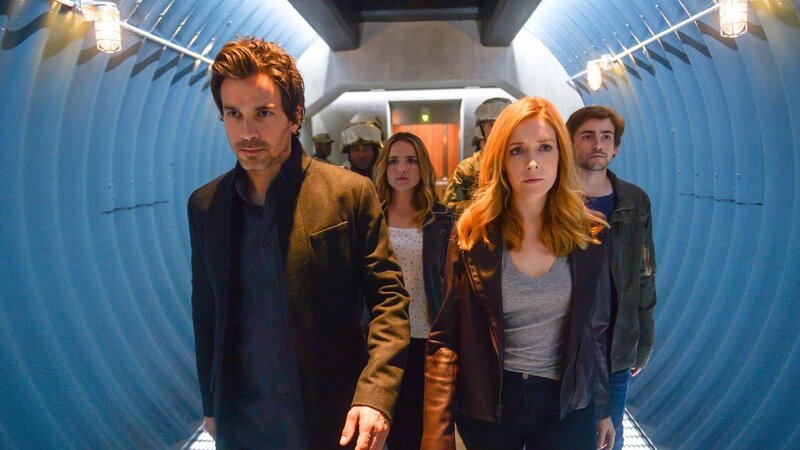 (v.l.n.r.) Grace (Jennifer Finnigan); Darius (Santiago Cabrera); Jillian (Jacqueline Byers); Liam (Charlie Rowe) – Bild: CBS Broadcasting, Inc.