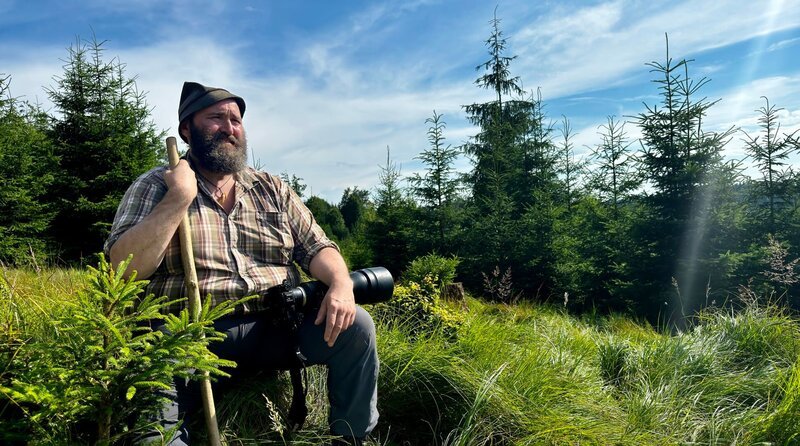 Das Fotografieren ist für Wolfgang Schreil vom Hobby zum Beruf geworden. Woifes Tierbilder entstehen immer in freier Wildbahn. Die Fotos illustrieren seine Sachbücher, Vorträge und Internetauftritte. Weiteres Bildmaterial finden Sie unter www.br-foto.de. – Bild: BR/Wolter media/Ben Wolter Das Fotografieren ist für Wolfgang Schreil vom Hobby zum Beruf geworden. Woifes Tierbilder entstehen immer in freier Wildbahn. Die Fotos illustrieren seine Sachbücher, Vorträge und Internetauftritte. Weiteres Bildmaterial finden Sie unter www.br-foto.de. – Bild: BR/Wolter media/Ben Wolter
