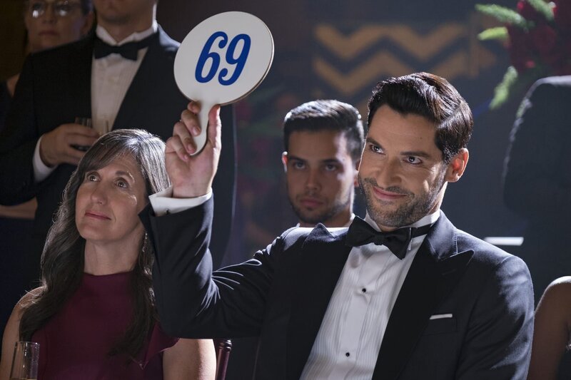 on the right: Lucifer Morningstar (Tom Ellis) – Bild: DC Comics /​ Warner Bros. Entertainment Inc.