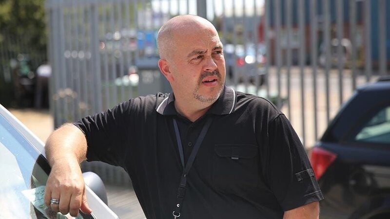 Two bailiffs from the British High Court are supposed to collect debts from a businessman in a wealthy area. The man runs a technology company and is apparently in a liquidity crisis. – Bild: DMAX