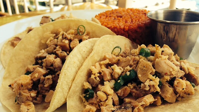 Two chicken tacos, as seen on Food Network’s Mystery Diners, Season 8. – Bild: Television Food Network, G.P.