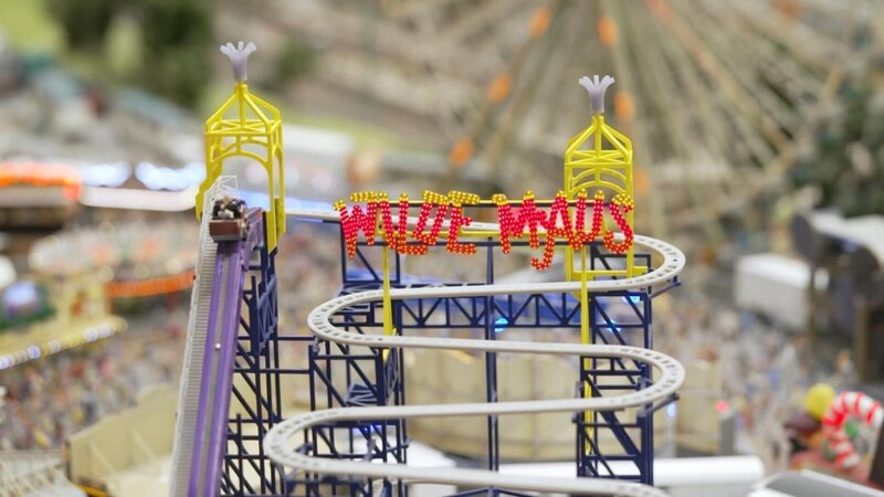 Die „Wilde Maus“ ist ein echter Achterbahn-Klassiker auf Jahrmärkten. Im Wunderland verweigert das Miniatur-Fahrgeschäft allerdings immer wieder den Dienst. Höchste Zeit also für eine Neu-Konstruktion des Karussells, natürlich Marke Eigenbau. – Bild: RTL