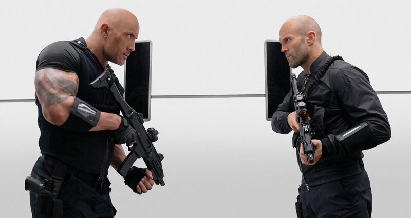 L-R: Luke Hobbs (Dwayne Johnson) und Deckard Shaw (Jason Statham)  – Bild: UNIVERSAL CITY STUDIOS PRODUCTIONS LLLP L-R: Luke Hobbs (Dwayne Johnson) und Deckard Shaw (Jason Statham)  – Bild: UNIVERSAL CITY STUDIOS PRODUCTIONS LLLP