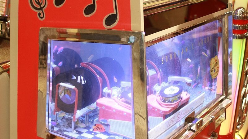 Jukebox tank. – Bild: For merchandising, publishing & ancillary products, check talent contract, appearance & property releases.