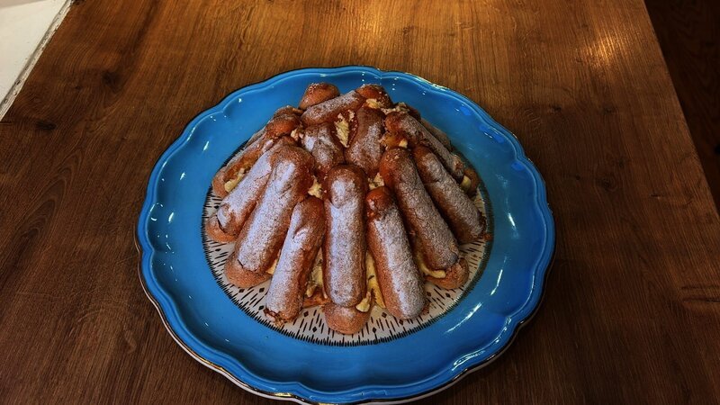 Französischer Birnen-Charlotte-Kuchen mit Löffelbiskuits – Bild: tv.gusto Französischer Birnen-Charlotte-Kuchen mit Löffelbiskuits – Bild: tv.gusto