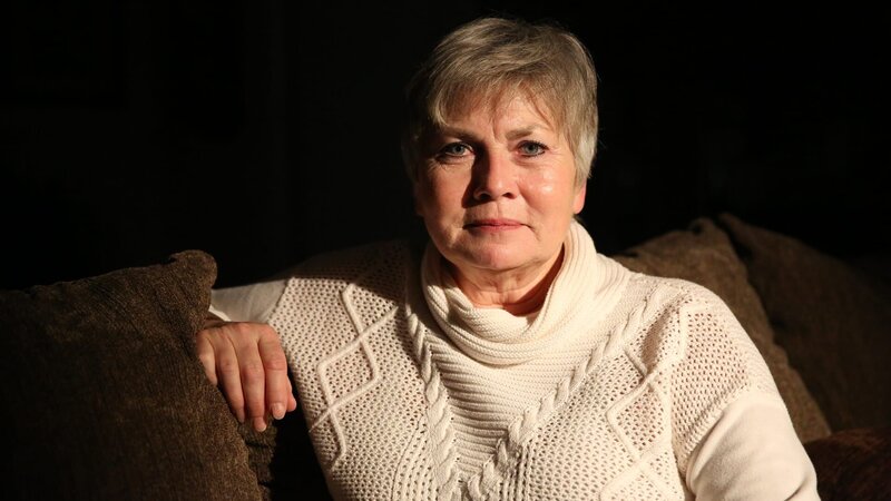 Home owner Gloria Kellett says she has been experiencing dark entities, but much less than her husband. She’s afraid for him and wants to get him help. She’s worried that somehow they’ve allowed in this dark force and now they can’t get out. – Bild: Travel Channel