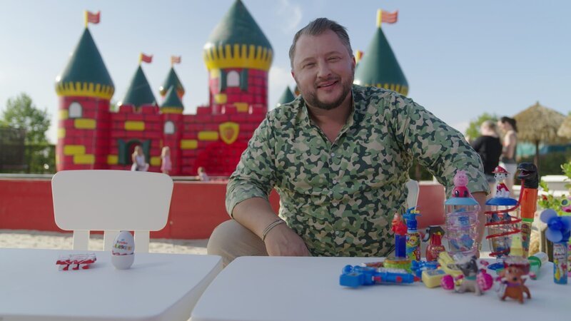 Sebastian Lege deckt auf, wie Kindermarketing funktioniert. – Bild: ZDF und Lars Döring./​Lars Döring