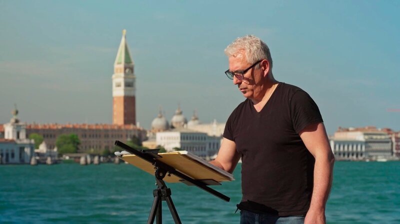 Nicola Tenderini beim Malen vor dem Motiv San Marco in Venedig. Weiteres Bildmaterial finden Sie unter www.br-foto.de. – Bild: BR/​Felix Breisach Medienwerkstatt GmbH