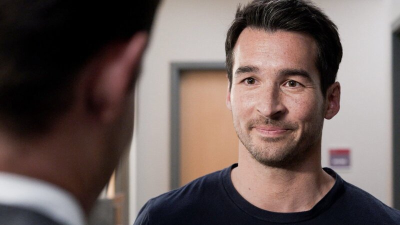 Station 19 Staffel 4 Folge 9 Loslassen fällt ihm schwer: Jay Hayden als Travis Montgomery – Bild: SRF/​ABC Studios