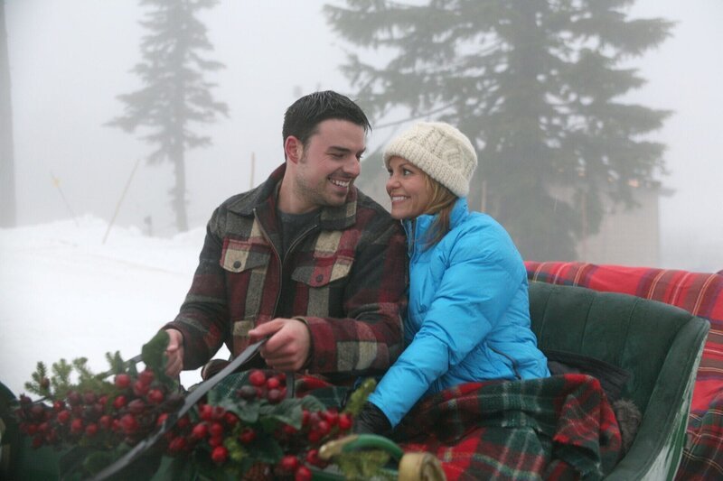 Brady (li. Jesse Hutch) und Stephanie (Candace Cameron Bure) – Bild: RTL II