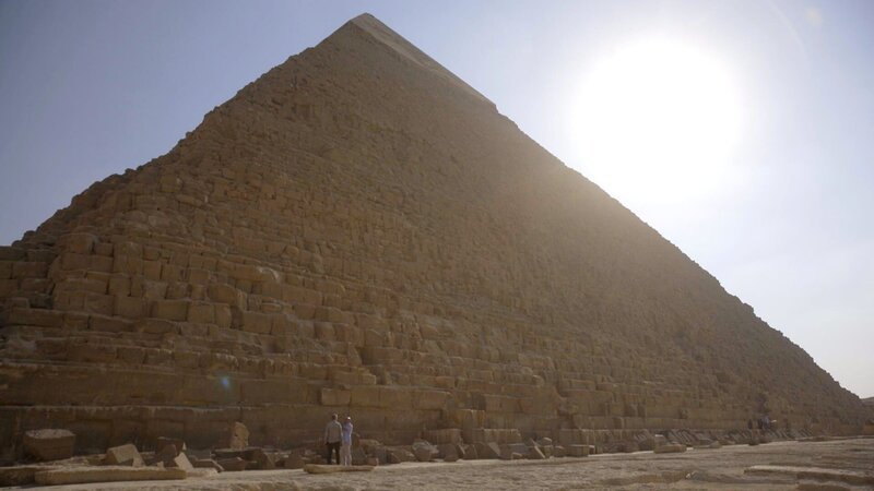 Die Chephren-Pyramide ist die zweithöchste Pyramide von Gizeh. – Bild: ZDF und 2P2L./​2P2L