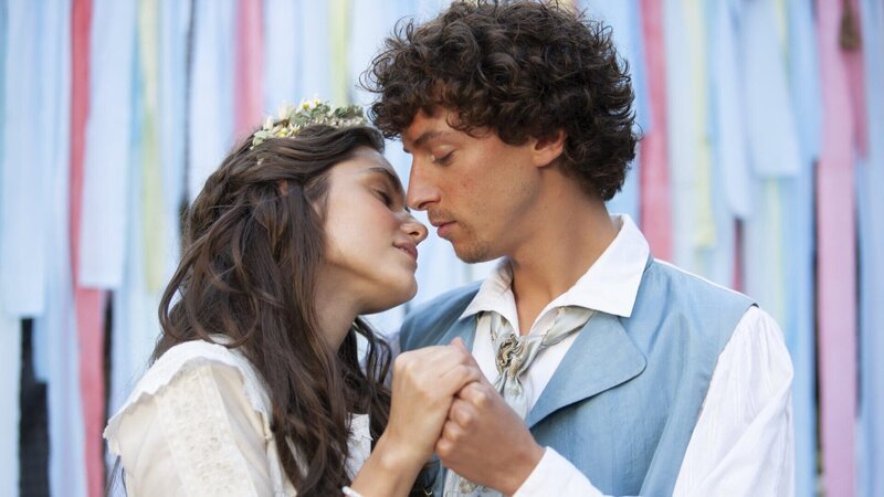 Der Hochzeit steht nichts mehr im Wege: Wirtshaustochter Margarete (Judit Bárdos) und Bonifatius, der Sohn des Teufel (Jan Cina). – Bild: ZDF und Marek Novotny