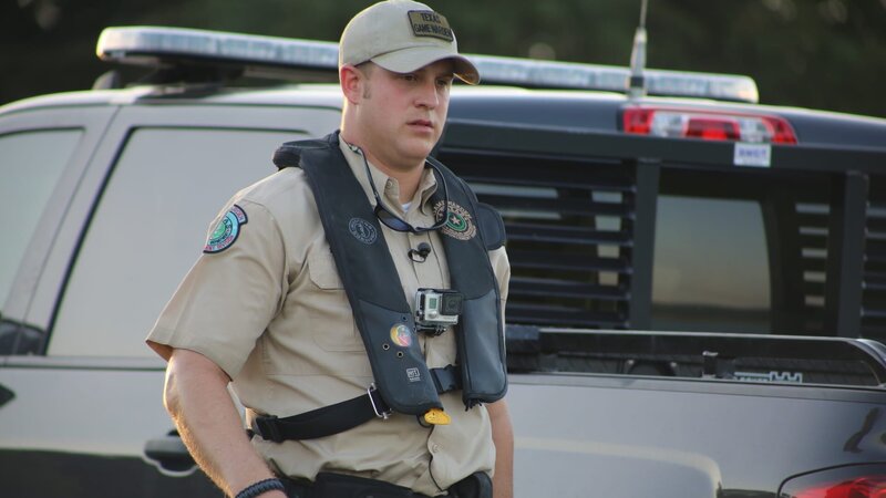 Warden McGinley walking away from his truck. – Bild: Discovery Communications