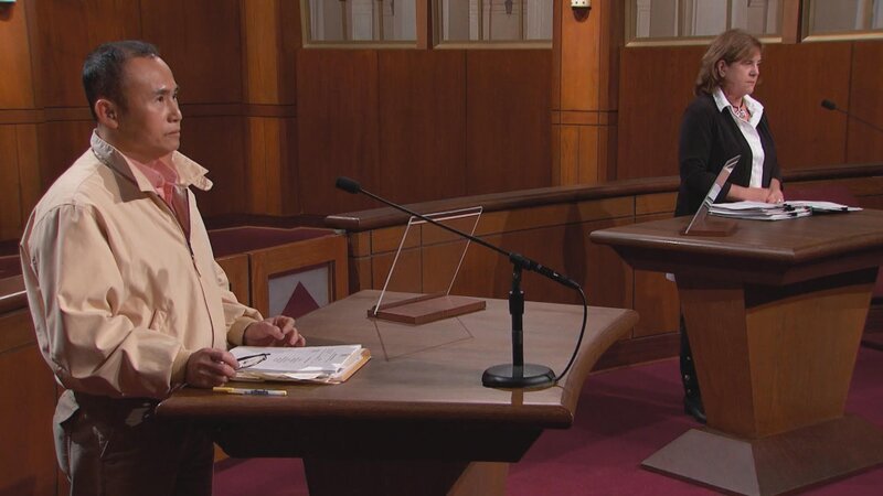 2 people standing in a courtroom – Bild: TLC