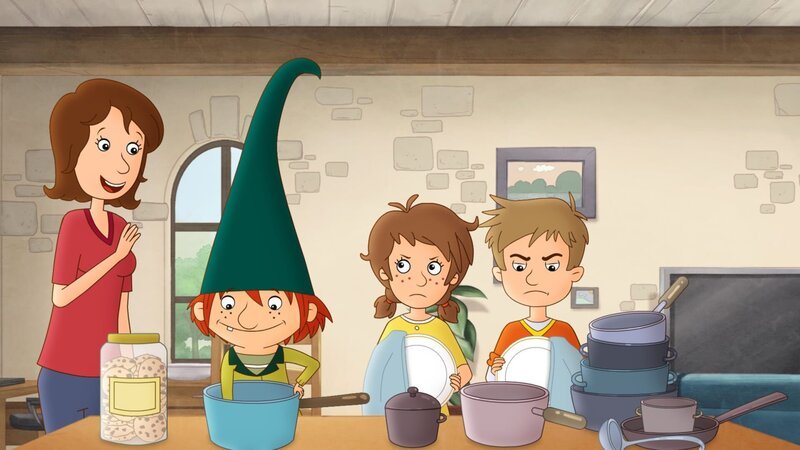 Nichts als Ärger haben Lea und Luis mit dem großgezauberten Wichtel Nisse. – Bild: ZDF/​Akkord Film/​Bastei Lübbe AG