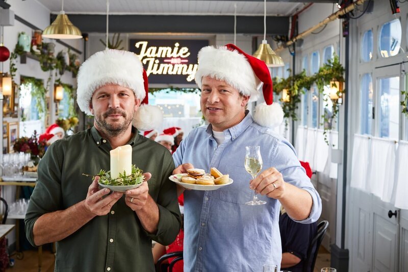 (v.li.): Jimmy Doherty, Jamie Oliver. – Bild: Jamie Oliver Enterprises Ltd./​Steve Ryan