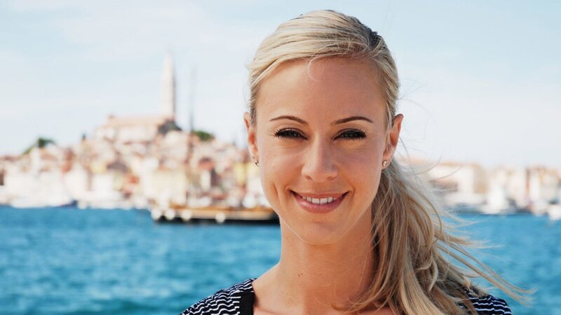 Moderatorin Nicole Berchtold in Kroatien. – Bild: Honorarfrei – nur für diese Sendung bei Nennung ZDF und SRF