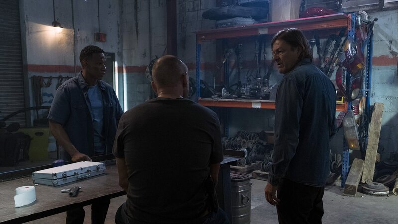 Damon Byrd (Arlen Escarpeta), Kraley (Andrew Howard), Tom Hammond (Sean Bean) – Bild: AXN Black