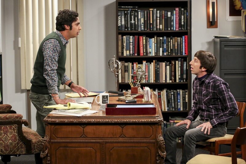 Raj (Kunal Nayyar, l.); Howard (Simon Helberg, r.) – Bild: Warner Bros. /​ Michael Yarish Lizenzbild frei