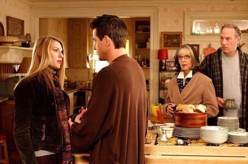 Sybil und Kelly Stone (Diane Keaton, Craig T. Nelson, r.) sind schockiert über die Beziehung zwischen ihrem Sohn Everett (Dermot Mulroney) und der Schwester seiner Freundin Julie (Claire Danes). – Bild: port.hu Sybil und Kelly Stone (Diane Keaton, Craig T. Nelson, r.) sind schockiert über die Beziehung zwischen ihrem Sohn Everett (Dermot Mulroney) und der Schwester seiner Freundin Julie (Claire Danes). – Bild: port.hu