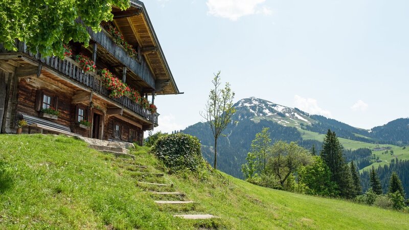 Das Zuhause des Bergdoktors ist der „Gruberhof“. – Bild: Honorarfrei – nur für diese Sendung inkl. SocialMedia bei Nennung ZDF und Andrea Leichtfried Das Zuhause des Bergdoktors ist der „Gruberhof“. – Bild: Honorarfrei – nur für diese Sendung inkl. SocialMedia bei Nennung ZDF und Andrea Leichtfried