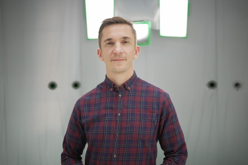 Künstliche Intelligenz – Chance oder Risiko? Eric Mayer zeigt beide Seiten einer Technologie auf, die uns in immer mehr Bereichen des Alltags begegnet. – Bild: Henning Sliwa