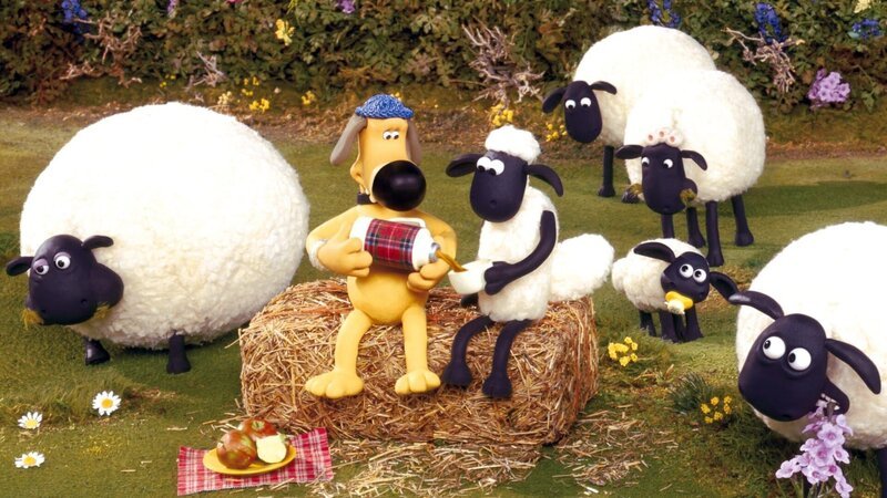 „Shaun, das Schaf“, Gemeinsam mit seiner Herde lebt Shaun das Schaf auf der Weide eines idyllisch gelegenen Bauernhofs. Shaun ist jung, noch etwas naiv und unerfahren. Doch er verfügt über einen ausgesprochenen „Schaf-Sinn“ und findet auch für die vertracktesten Situationen eine Lösung. – Bild: ORF/​Bavaria