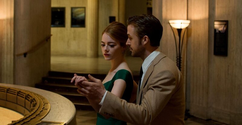 Mia (Emma Stone) und Sebastian (Ryan Gosling) – Bild: PLURIMEDIA (SND / Gilbert Films / Marc Platt Productions / Black Label Media / Impostor Pictures) Mia (Emma Stone) und Sebastian (Ryan Gosling) – Bild: PLURIMEDIA (SND / Gilbert Films / Marc Platt Productions / Black Label Media / Impostor Pictures)