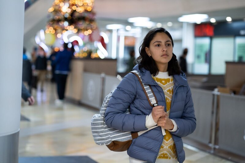 Eigentlich führt Rani Rekowski (Rhianne Barreto) ein Leben auf der Überholspur. Doch ihre Nebentätigkeit als Ladendiebin droht sie, auf die schiefe Bahn zu rücken. – Bild: ZDF