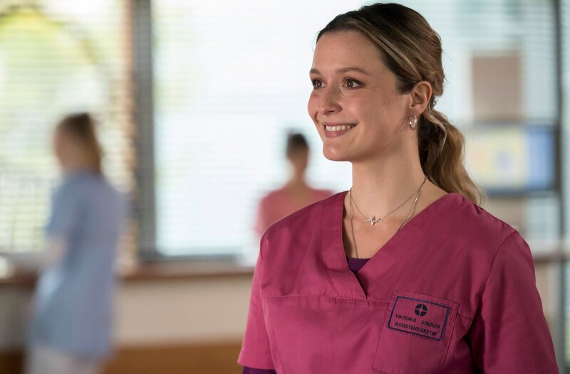 Viktoria Stadler fühlt sich wohl im Johannes-Thal-Klinikum. – Bild: ARD/​Jens-Ulrich Koch