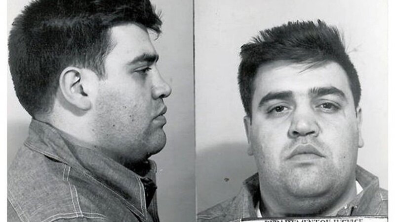 Im Gefängnis lernt Vincent Gigante den berüchtigten Mafia-Boss Vito Genovese kennen: Der Beginn einer langen Freundschaft. – Bild: Donaldson Collection, Bedlam Productions, Steve Gray