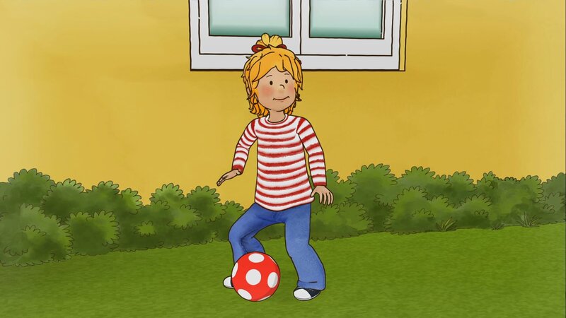 Conni möchte richtig Fußball spielen lernen. – Bild: ZDF/​Henning Windelband/​Youngfilms GmbH