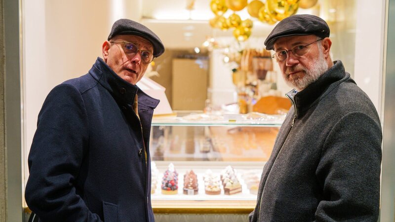 Versuchungen sind verführerisch. Das fängt bei Schokolade an und gipfelt in Machtmissbrauch. Im Bild: Thomas Schwartz (l.) und Harald Lesch (r.) – Bild: Thomas Bresinsky