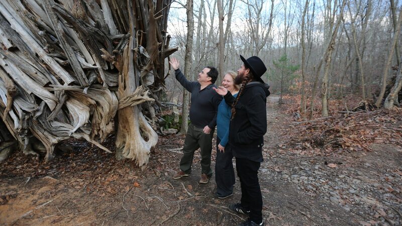 The clients during the treehouse reveal. – Bild: Animal Planet /​ Discovery Communications