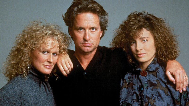 Zwischen zwei Frauen: Dan Gallagher (Michael Douglas), seine Ehefrau Beth (Anne Archer) und seine Affäre Alex Forrest (Glenn Close, li.) – Bild: Honorarfrei – nur für diese Sendung inkl. SocialMedia bei Nennung ZDF und ARD Degeto/Paramount Pictures. Zwischen zwei Frauen: Dan Gallagher (Michael Douglas), seine Ehefrau Beth (Anne Archer) und seine Affäre Alex Forrest (Glenn Close, li.) – Bild: Honorarfrei – nur für diese Sendung inkl. SocialMedia bei Nennung ZDF und ARD Degeto/Paramount Pictures.