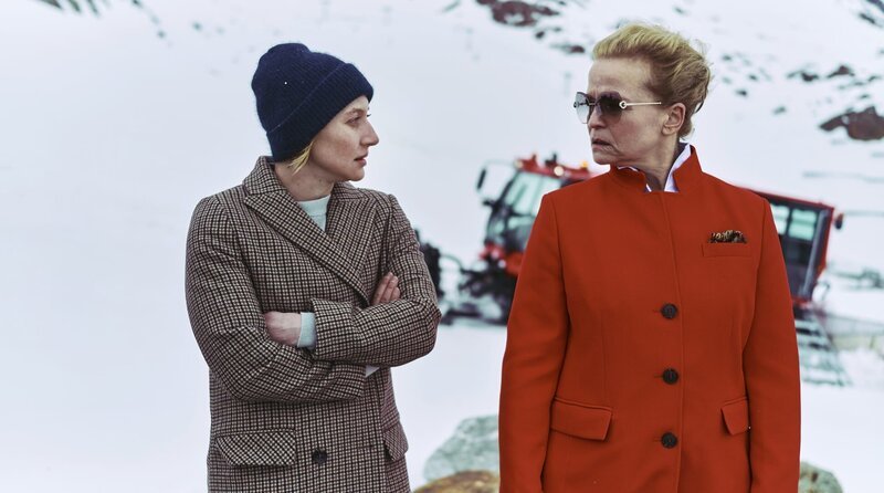 Anna Maria Mühe (Blum), Michou Friesz (Frau Schönborn). – Bild: Barry Films/​Mona Film/​Stephan Burchardt