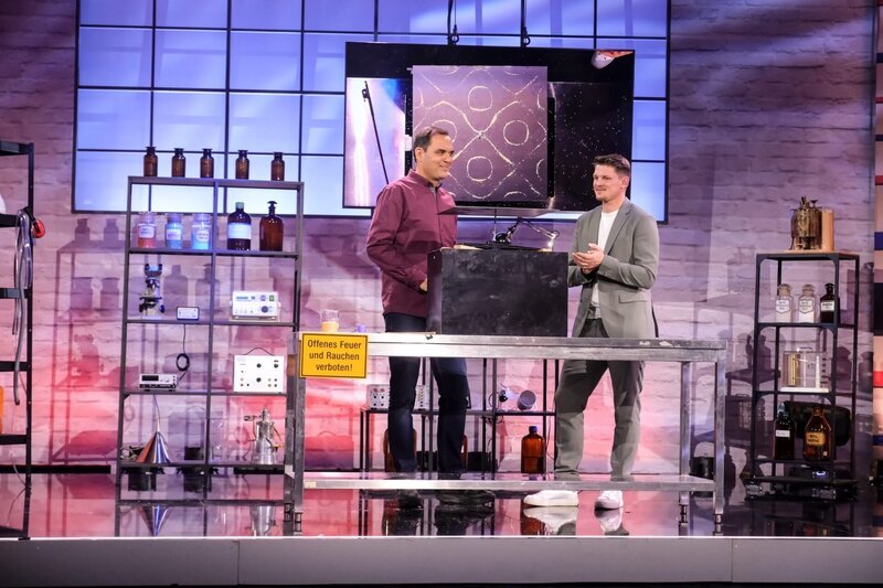 v.li.: Bernhard Weingartner, Thomas Morgenstern. – Bild: ORF /​ Hans Leitner