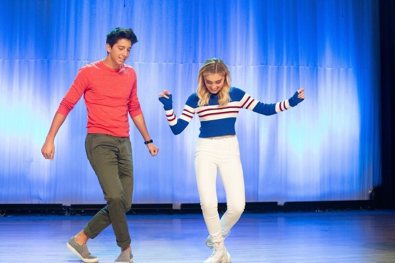 Milo Manheim (Pierce), Meg Donnelly (Taylor Otto). – Bild: ORF/​Disney/​ABC/​Michael Ansell