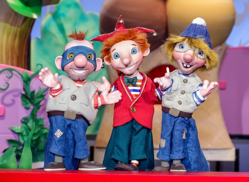 Die Kultfigur des österreichischen Kinderfernsehens, Kasperl, überrascht seine Fans im Rahmen des ORF-Kinderprogramms "Okidoki" siebenmal die Woche mit einer, von Gottfried Kumpf gestalteten Kasperlbühne. Im Bild: Kasperl mit den Räubern Zick und Zack. – Bild: ORF/Günther Pichlkostner Die Kultfigur des österreichischen Kinderfernsehens, Kasperl, überrascht seine Fans im Rahmen des ORF-Kinderprogramms "Okidoki" siebenmal die Woche mit einer, von Gottfried Kumpf gestalteten Kasperlbühne. Im Bild: Kasperl mit den Räubern Zick und Zack. – Bild: ORF/Günther Pichlkostner