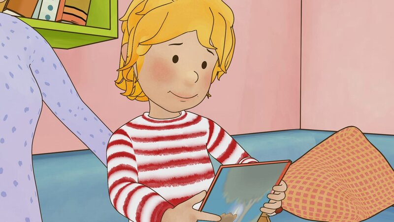 Conni hat ein neues Buch von ihrer Oma geschenkt bekommen. – Bild: ZDF/​Henning Windelband/​Youngfilms GmbH